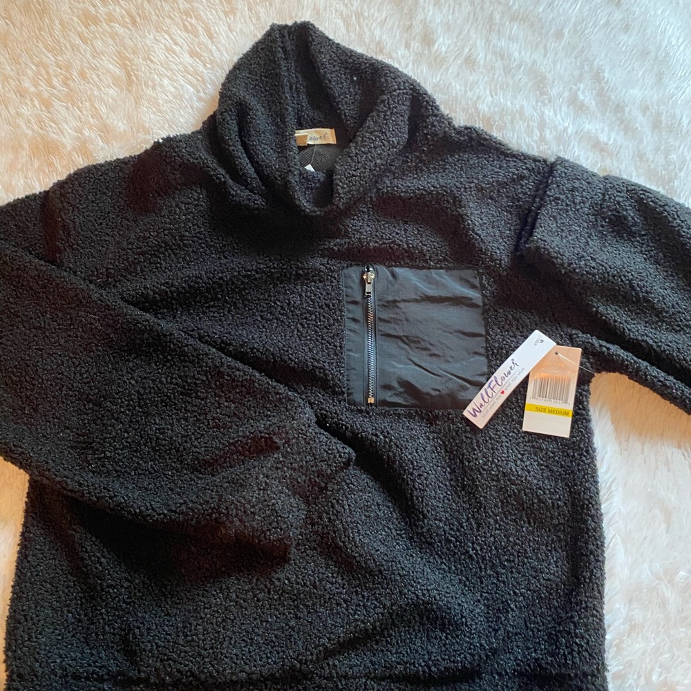 Mock neck cropped fleece size M